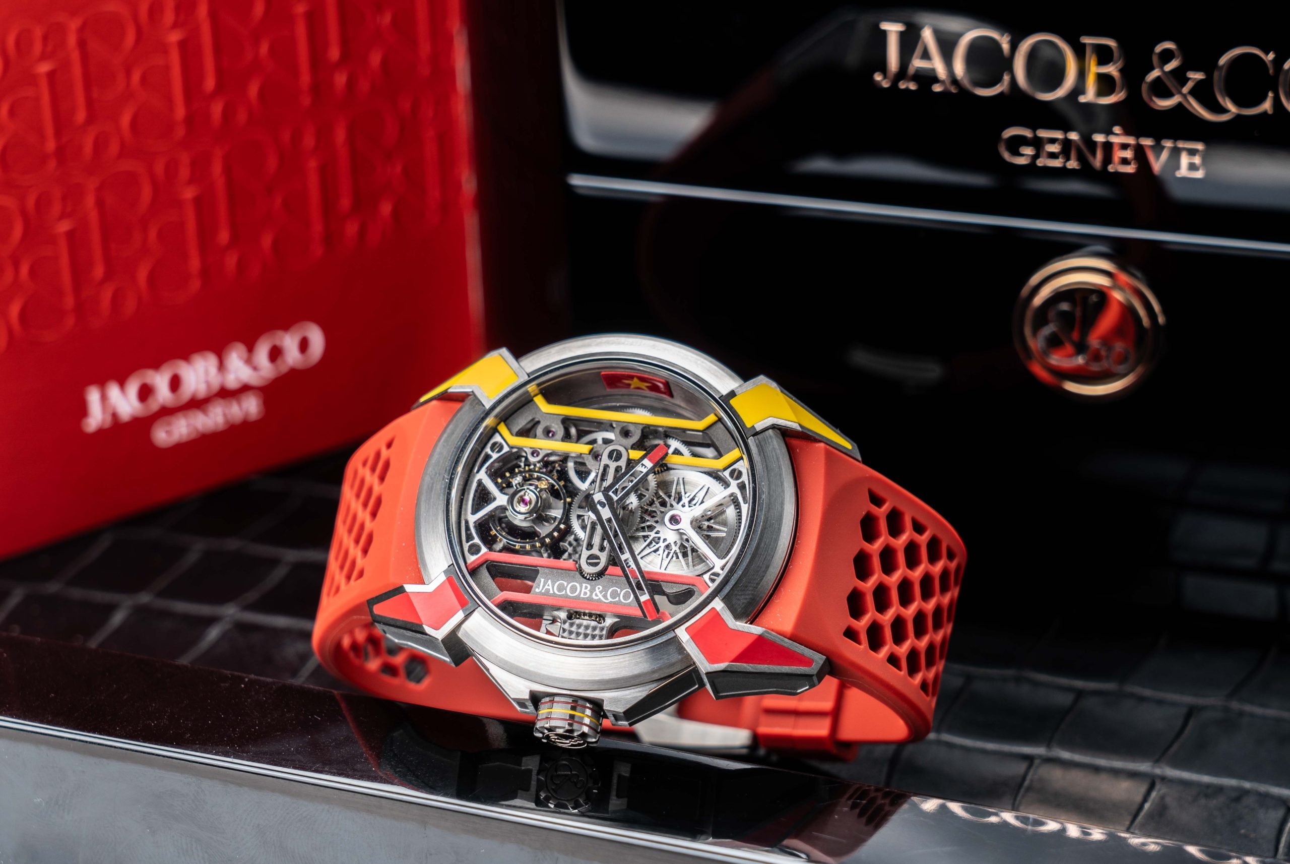 Jacob & Co. Epic X Vietnam Limited Edition: Jacob & Co. Epic X Vietnam Limited Edition cùng hộp đi kèm