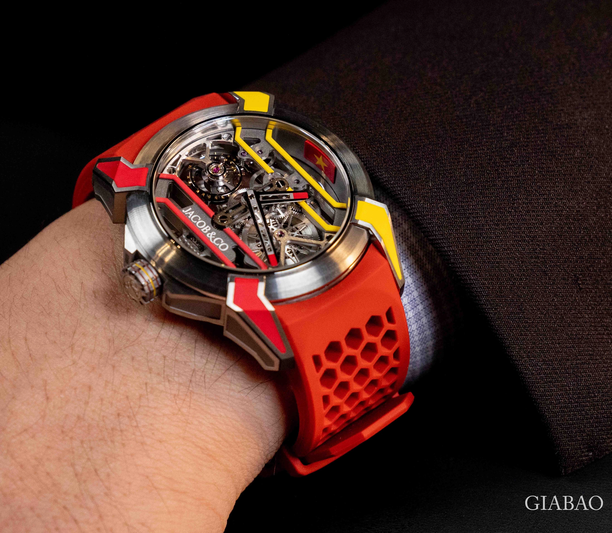 Jacob & Co. Epic X Vietnam Limited Edition: Epic X Vietnam Limited Edition trên cổ tay trong tư liệu Gia Bảo
