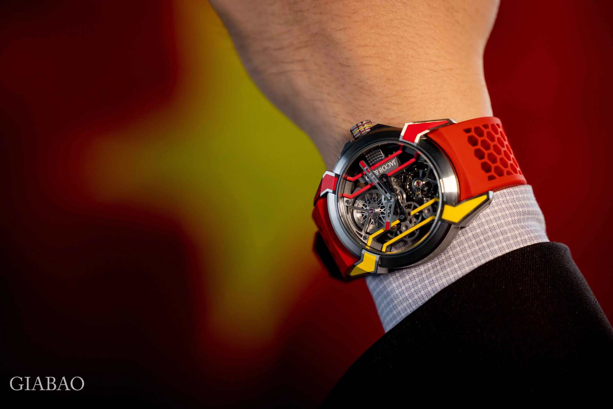 Jacob & Co. Epic X Vietnam Limited Edition: Góc đeo Jacob & Co. Epic X Vietnam Limited Edition