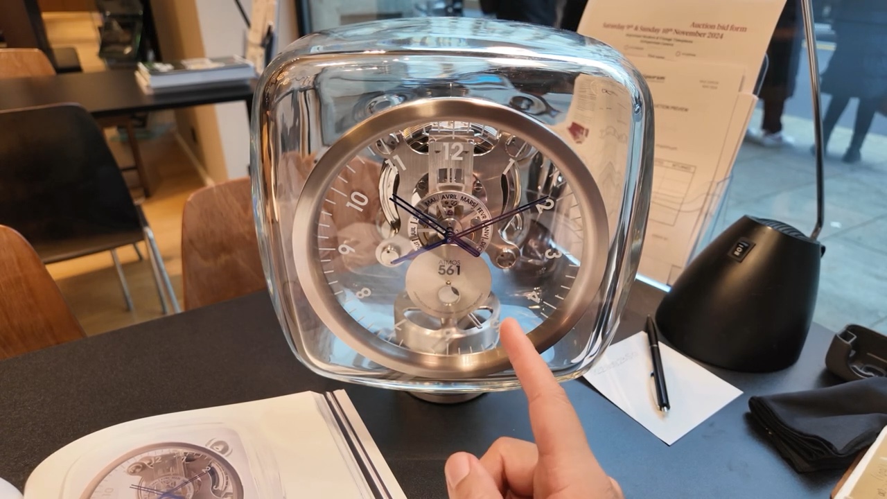 Jaeger-LeCoultre Atmos 561 Marc Newson toàn cảnh