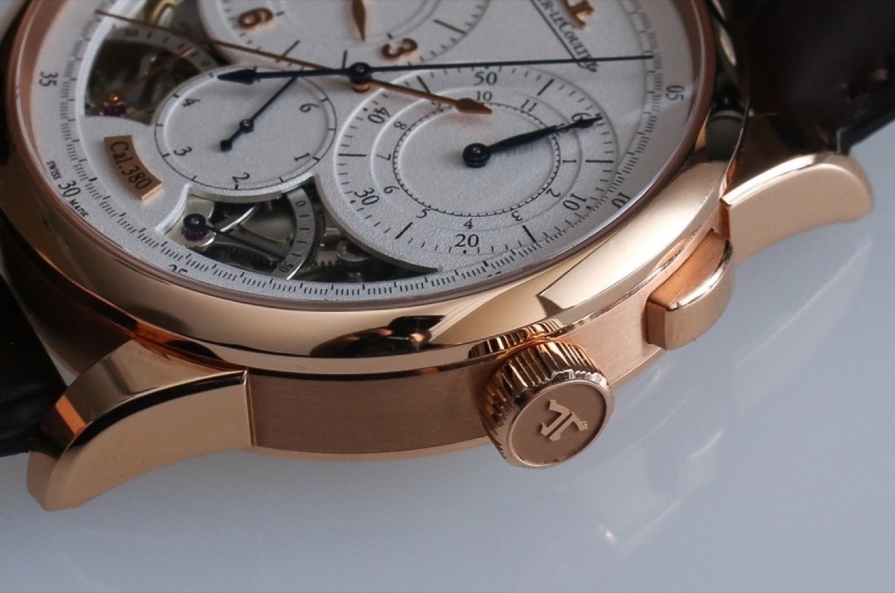 Jaeger-LeCoultre Duomètre à Chronographe: nút chronograph và núm lên cót của Duomètre