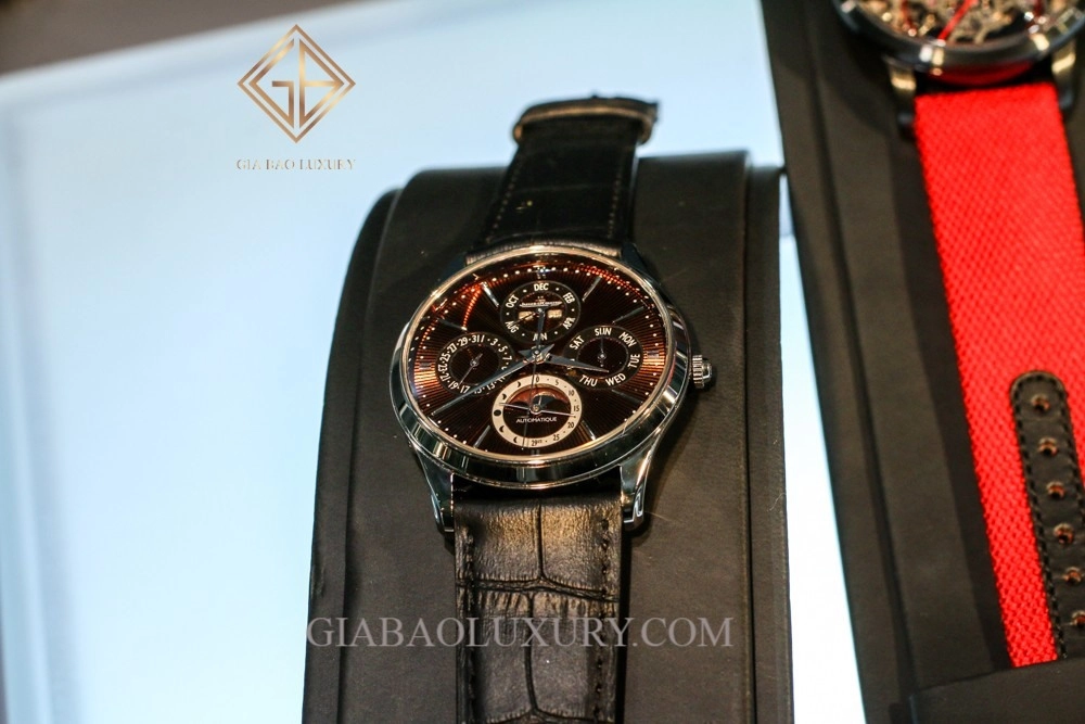 Jaeger-LeCoultre Perpetual Enamel Chestnut 2019: vỏ vàng trắng 39 mm nhìn từ cạnh
