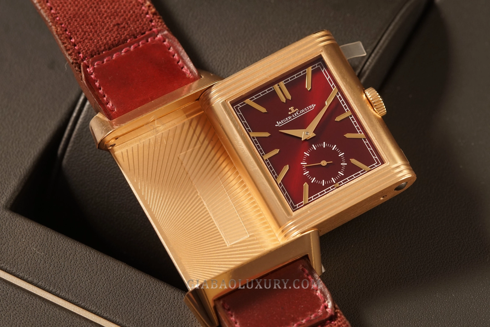 Jaeger-LeCoultre Reverso Tribute Duoface Fagliano: vỏ Reverso vàng hồng nhìn nghiêng
