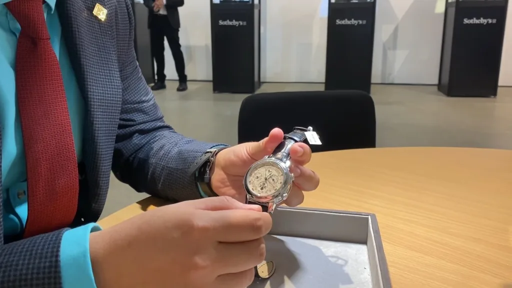 Cận cảnh lịch vạn niên và ngày nghịch hành Sky Moon Tourbillon