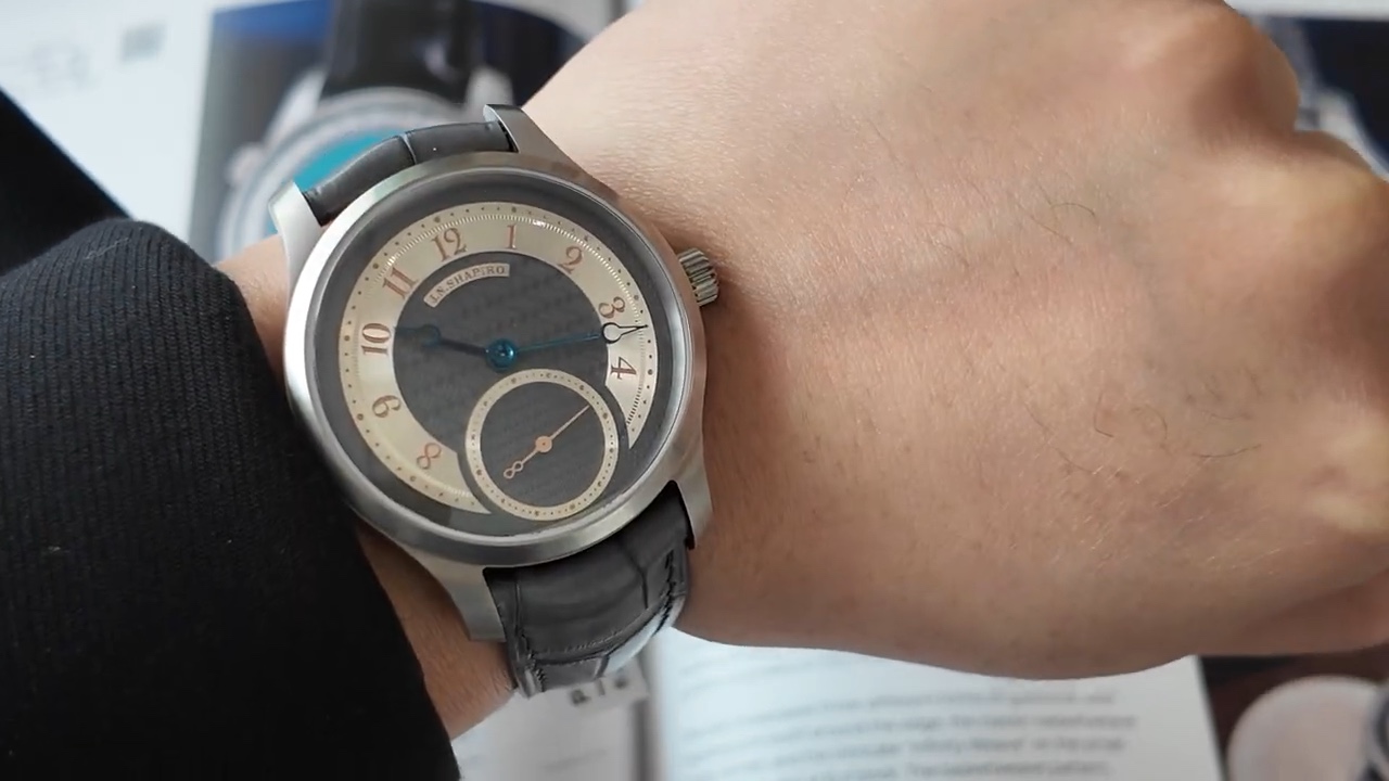 J.N. Shapiro Infinity Series Titanium 39 mm trên cổ tay