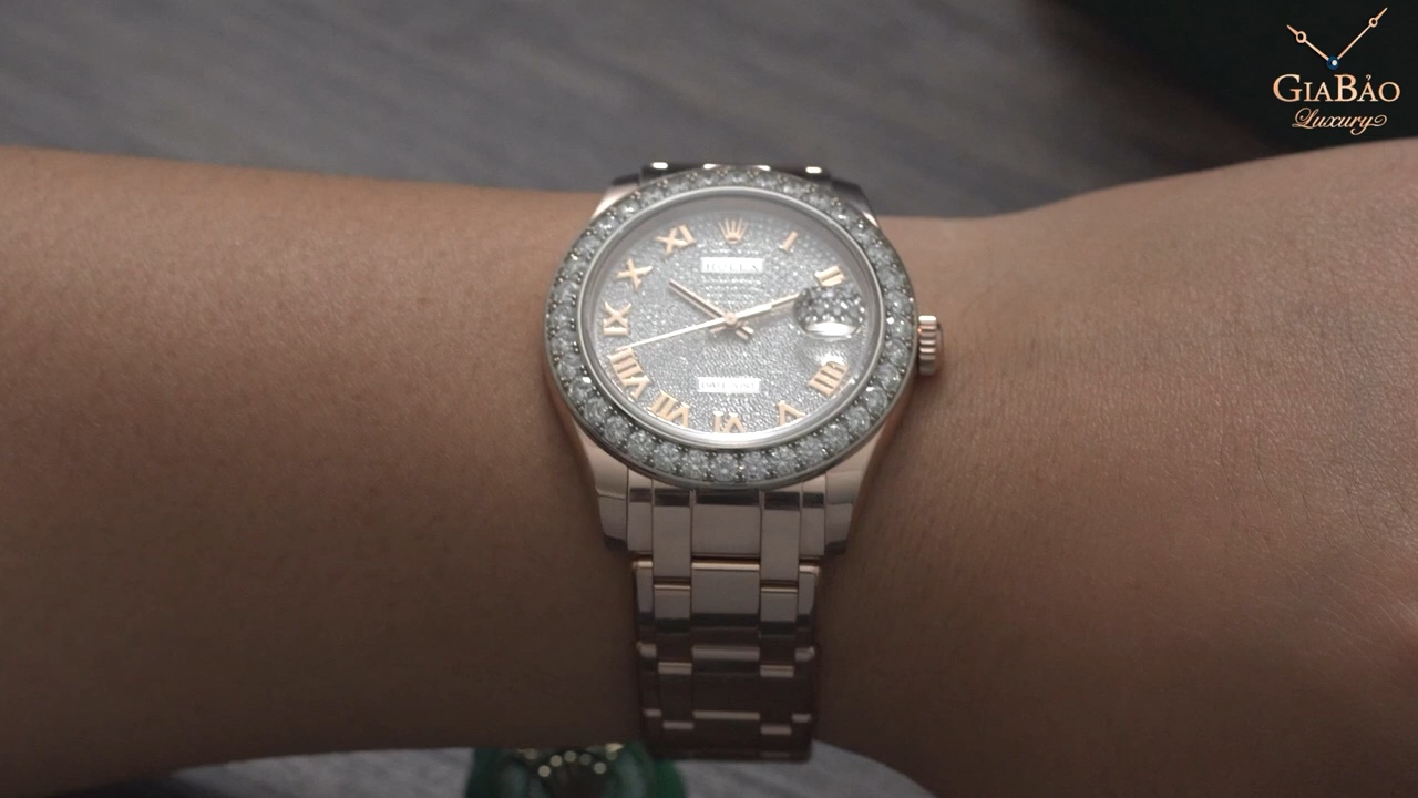 Rolex Pearlmaster 86285 trên cổ tay