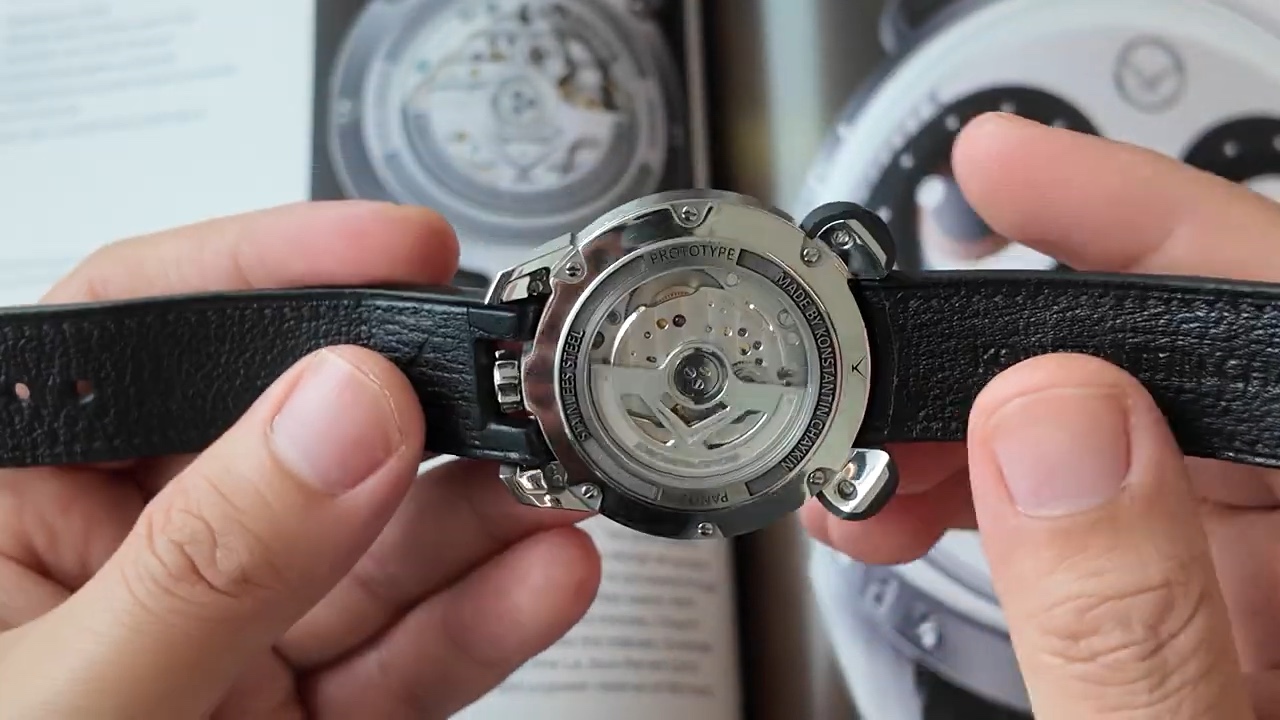 Calibre K.18-22 của Konstantin Chaykin Panda Piece Unique
