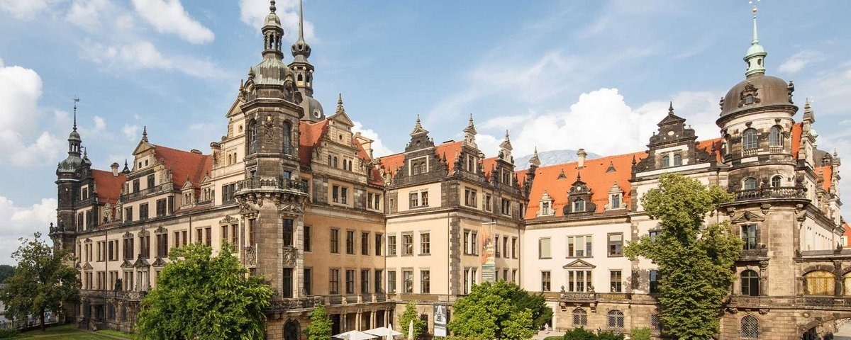 Cung điện Dresden trong bài viết