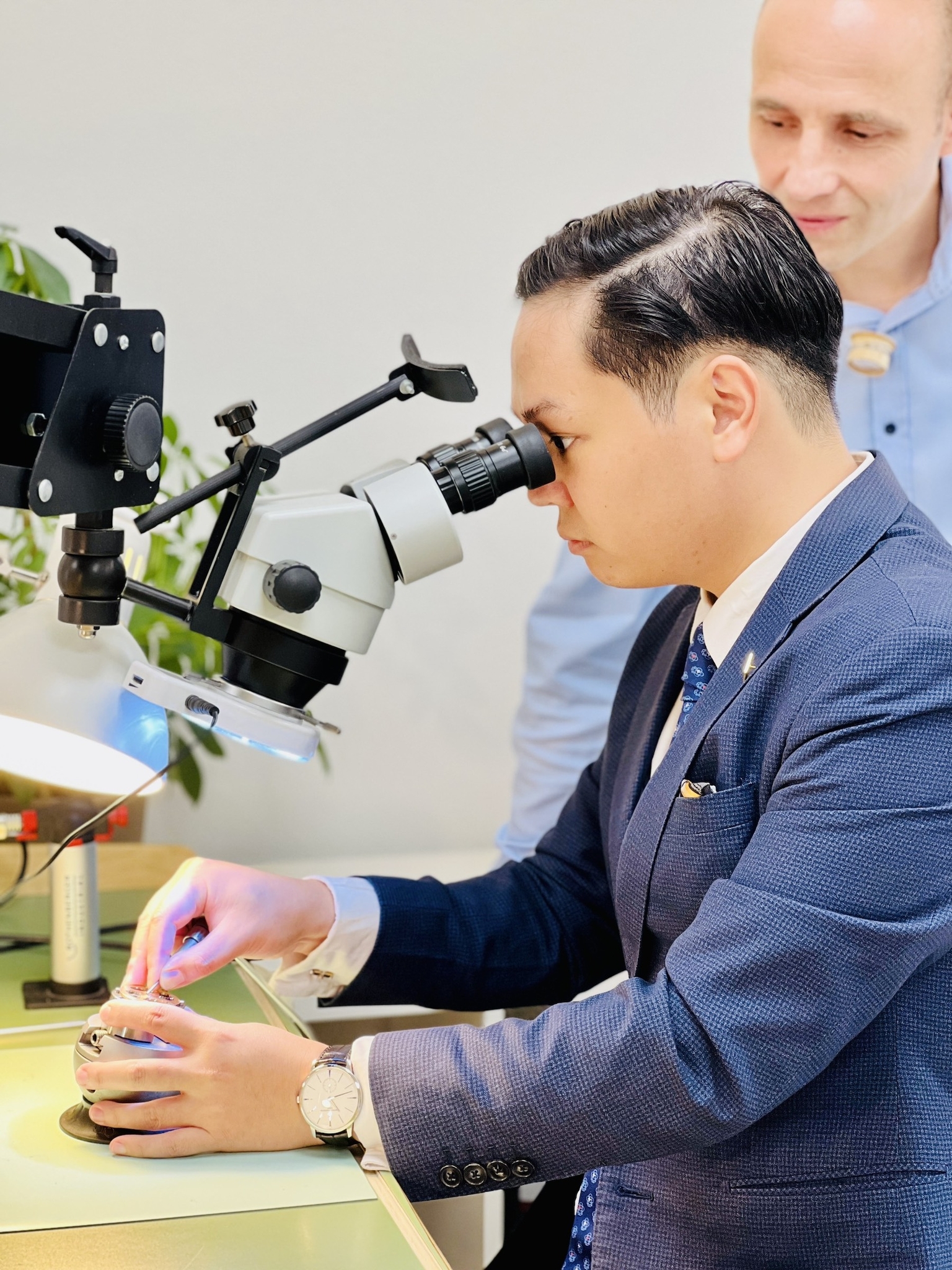 Trải nghiệm công đoạn chạm khắc