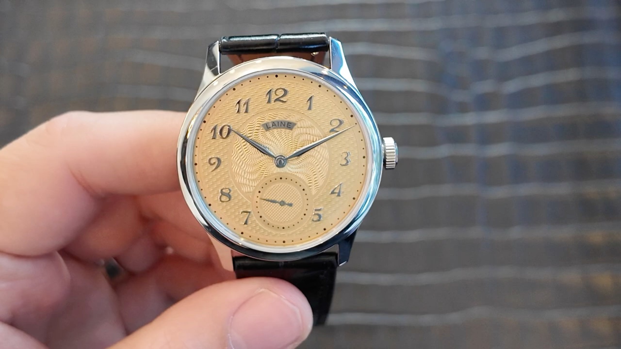 Mặt số champagne ba vùng guilloché của Laine V38