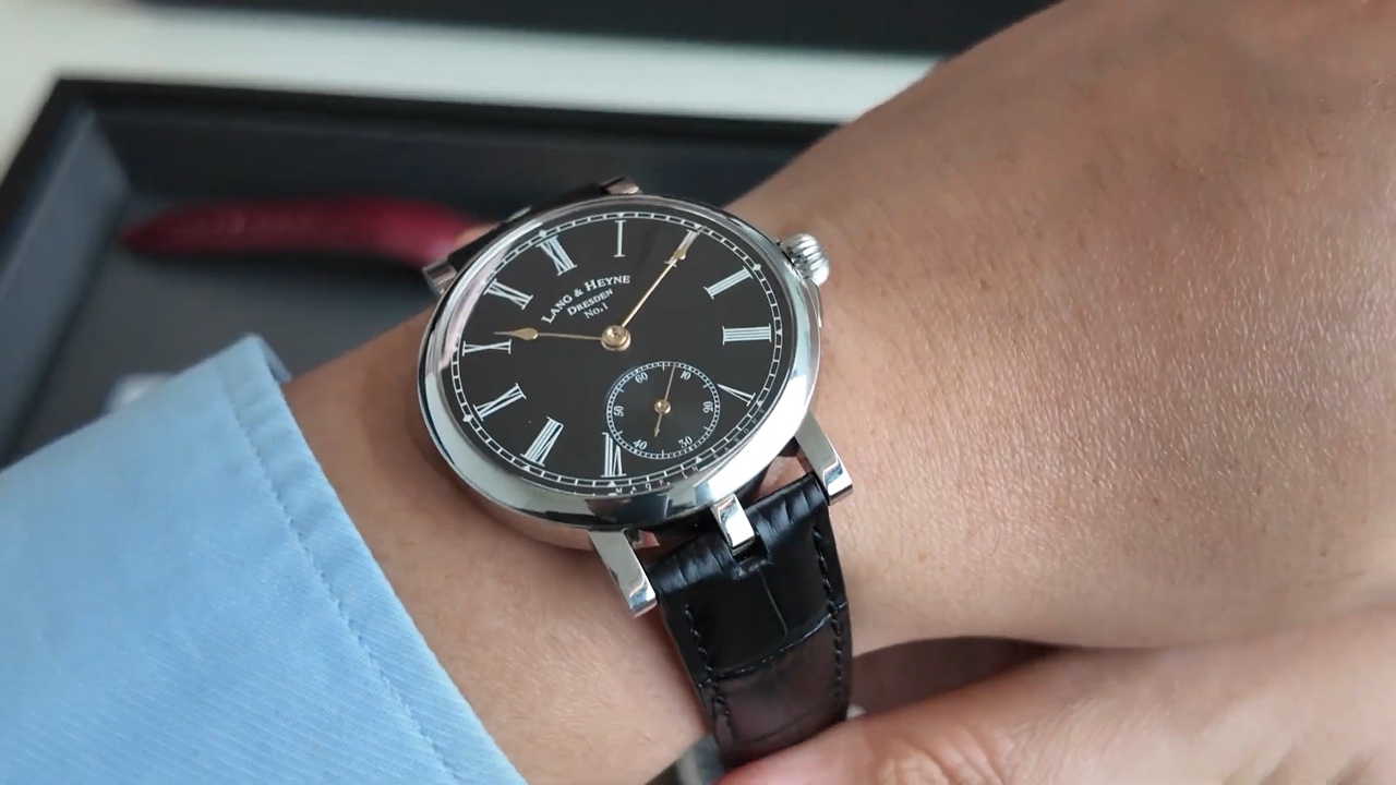 Lang & Heyne Friedrich III trên cổ tay