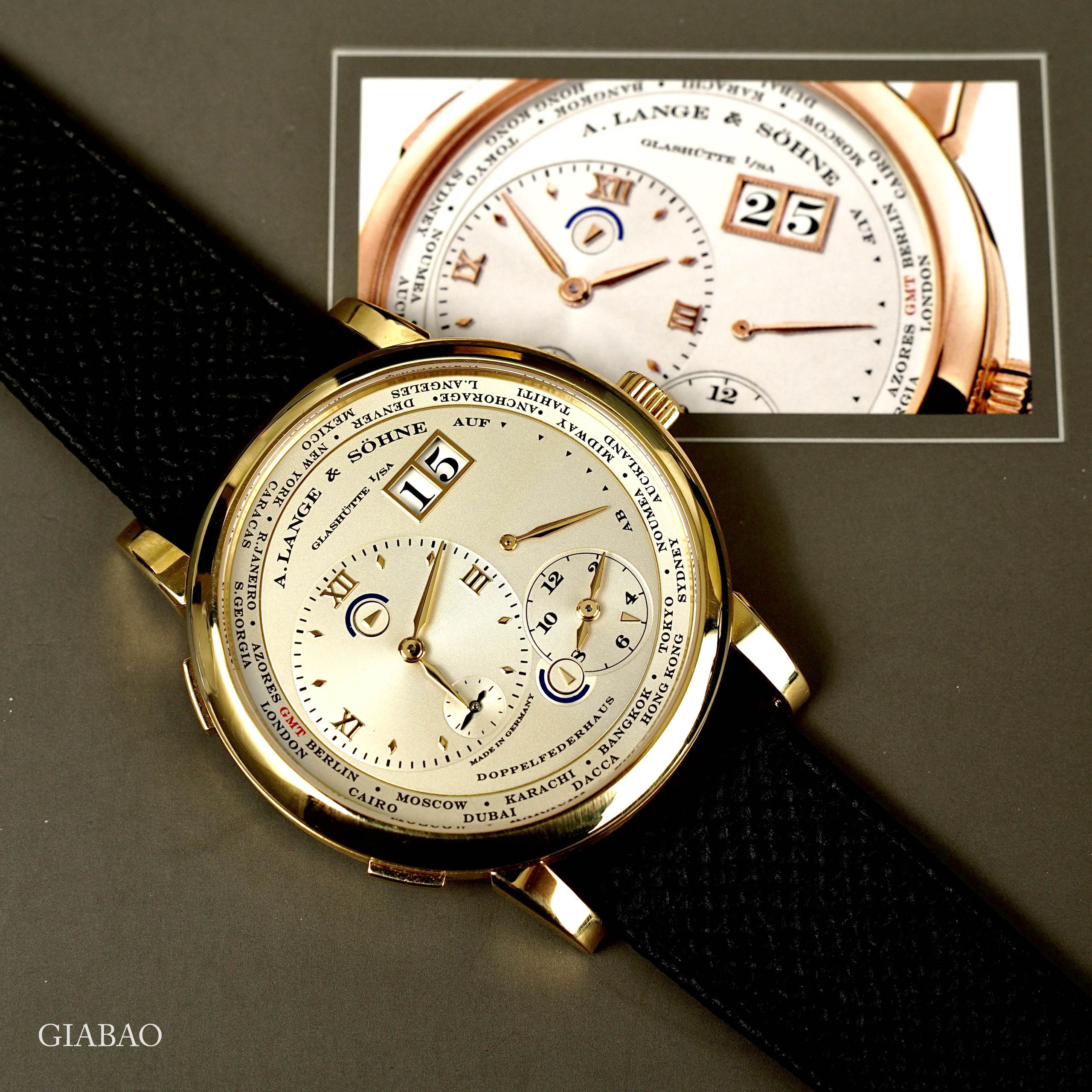 Lange 1 Time Zone thế hệ 2005 cùng thẻ hãng