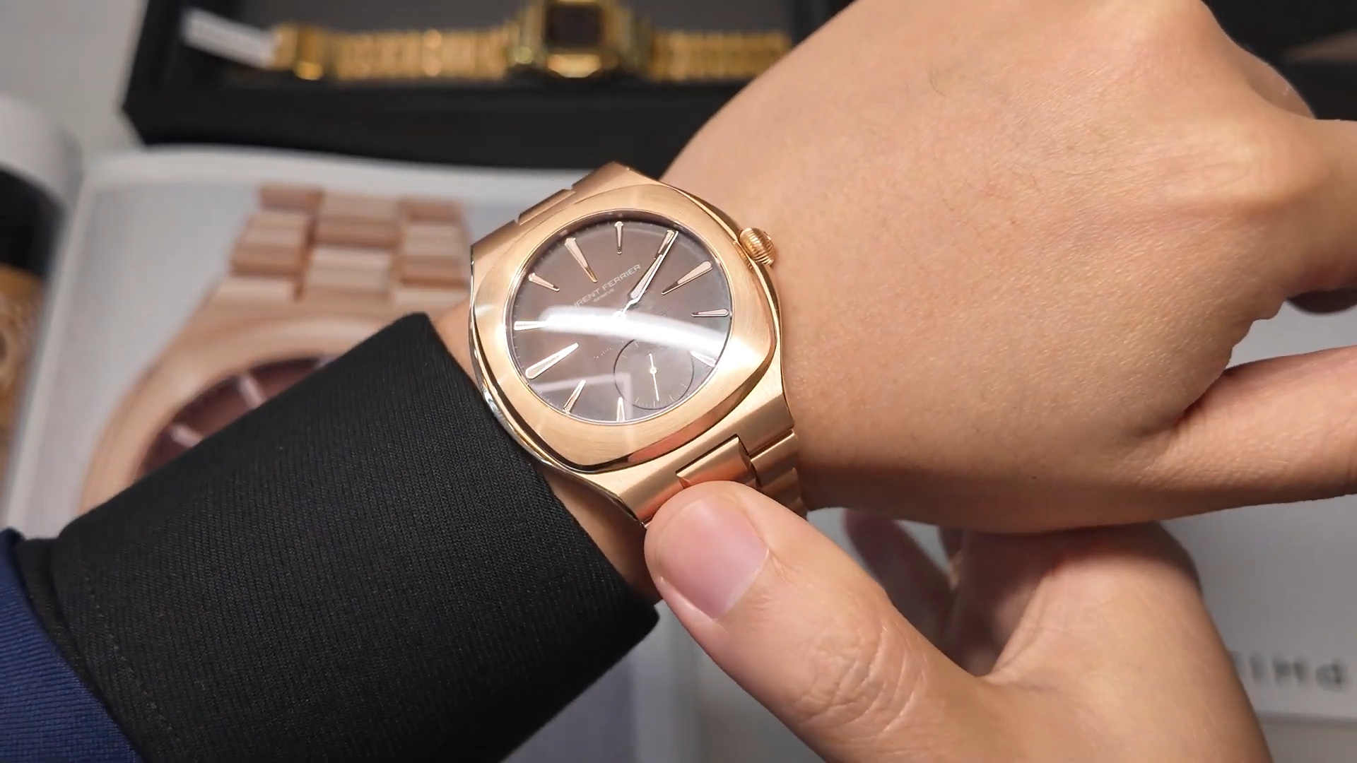 Laurent Ferrier Grand Sport Tourbillon trên cổ tay