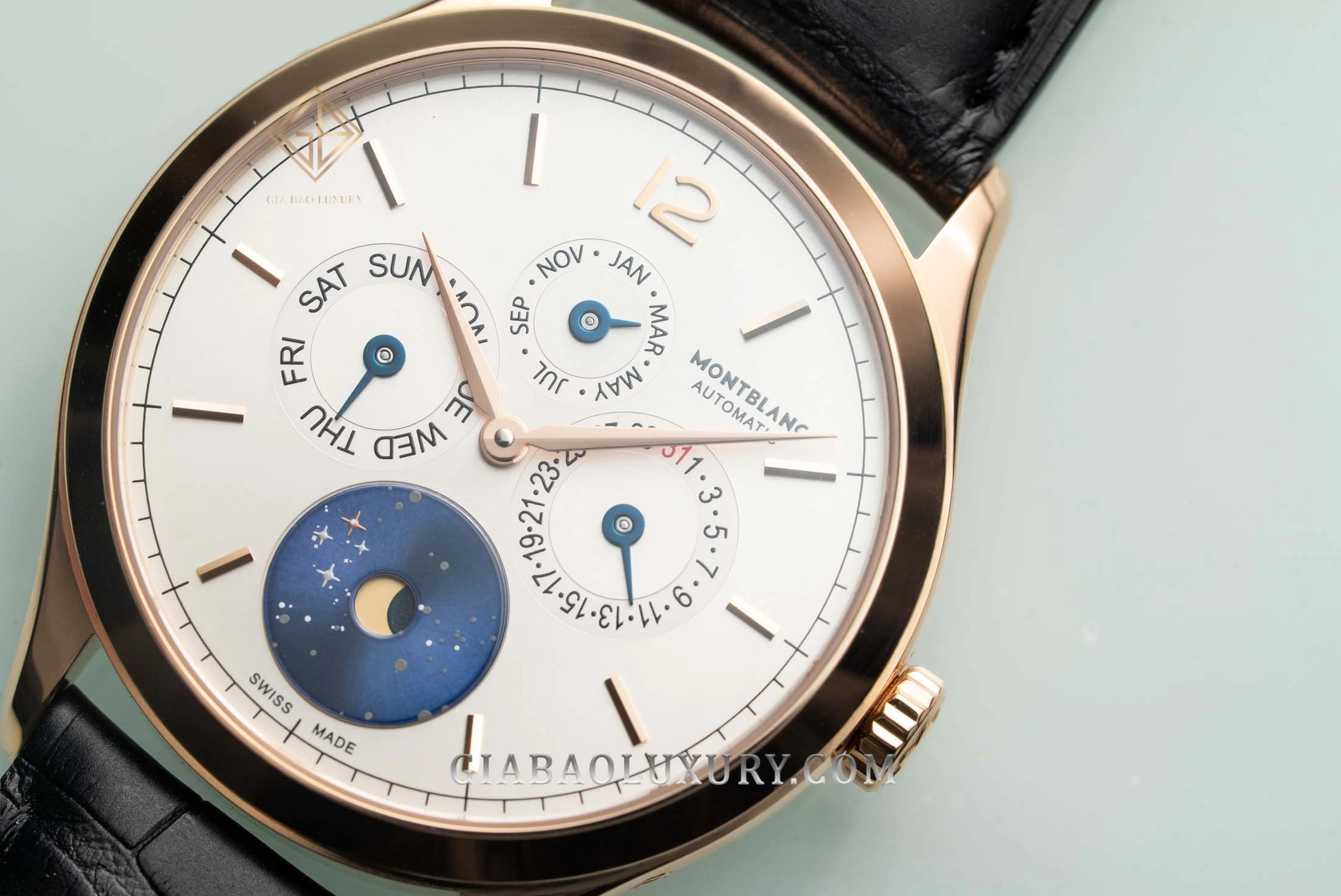 Montblanc Heritage Chronométrie Quantième Annuel Vasco da Gama: bốn chỉ báo thứ, ngày, tháng và tuần trăng