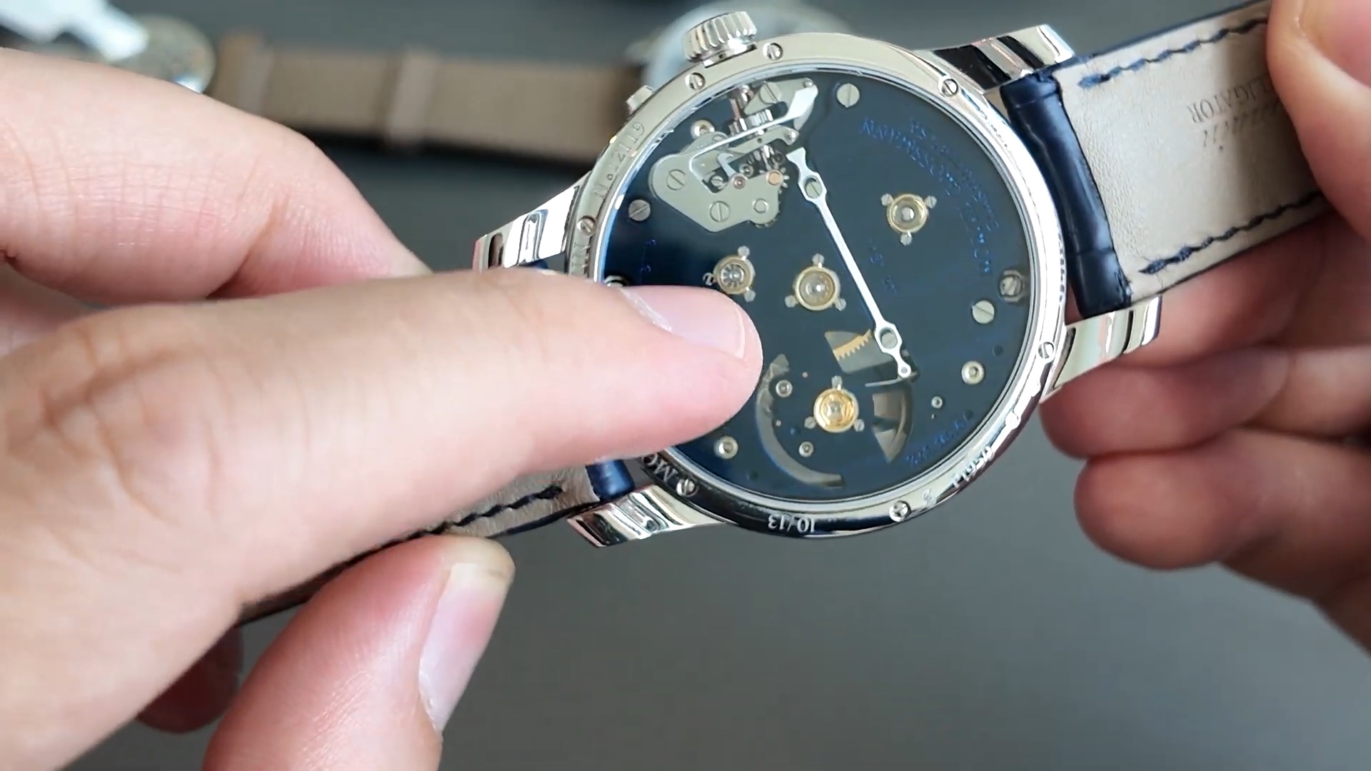 Số thứ tự giới hạn 10/13 khắc trên đáy vỏ Moritz Grossmann Backpage Blue