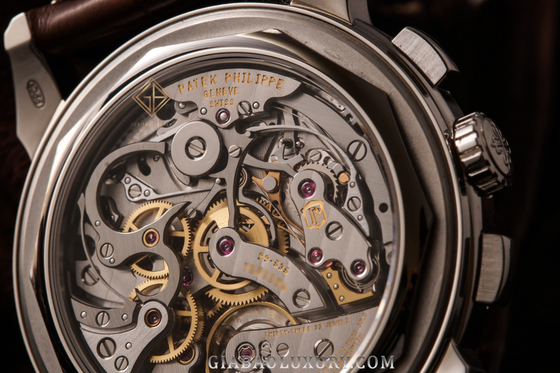 Mua Patek Philippe: salon, đại lý và thị trường thứ cấp: Aquanaut trong tư liệu gốc cho phần kiểm tra dây và khóa