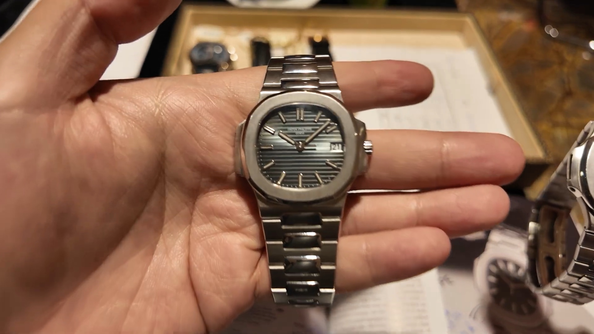 Mặt số xanh navy gân ngang Patek Philippe Nautilus 5711/1A-001