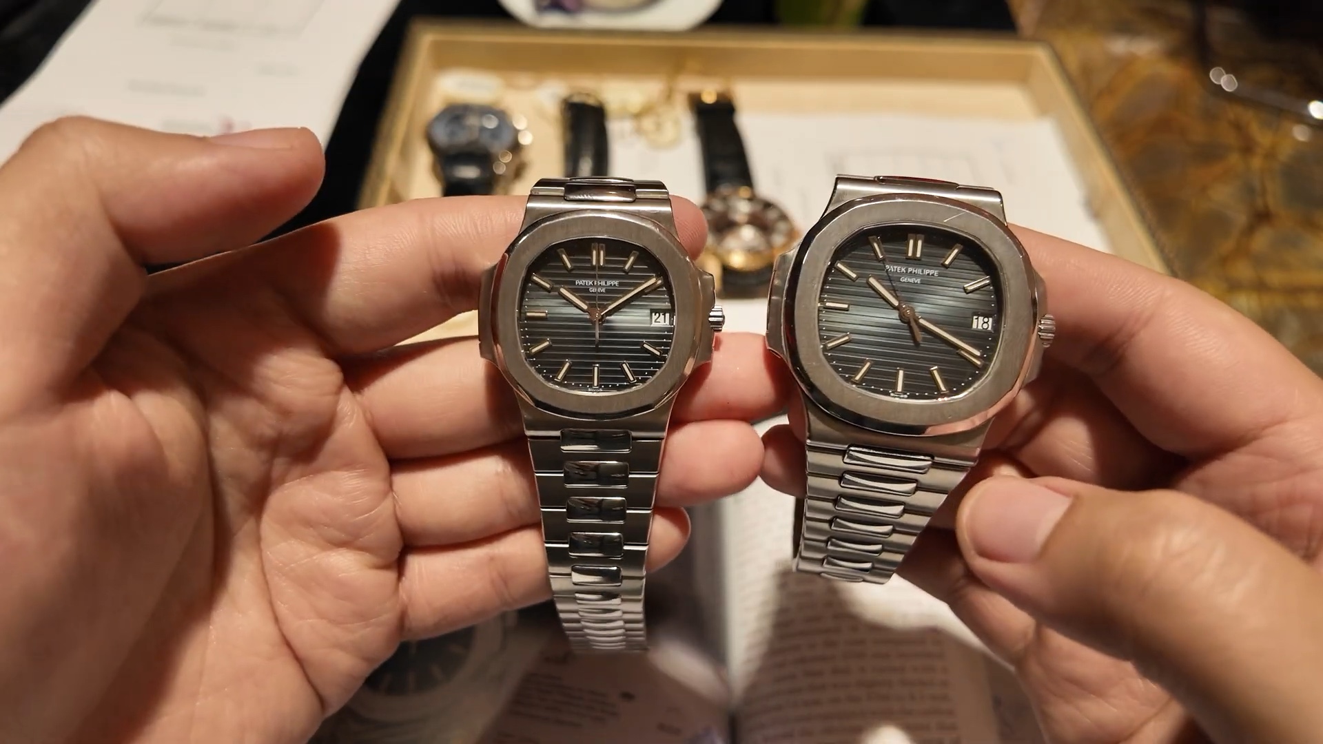 Patek Philippe Nautilus 5711/1A-001 và 5800/1A-001 cầm cạnh nhau, thấy rõ chênh lệch kích thước 40mm và 38.4mm