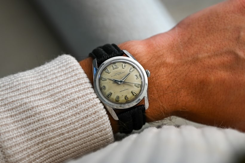 Nivada Antarctic vintage trên cổ tay