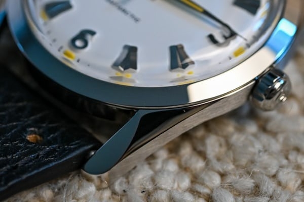 Cận cảnh mặt số và núm Nivada Antarctic 35 mm