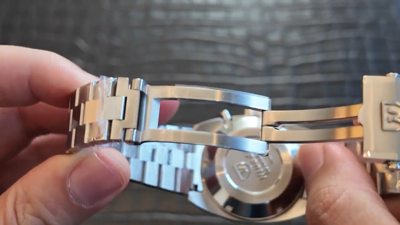 Khóa gập dây thép và đáy kín Nivada Grenchen Chronosport