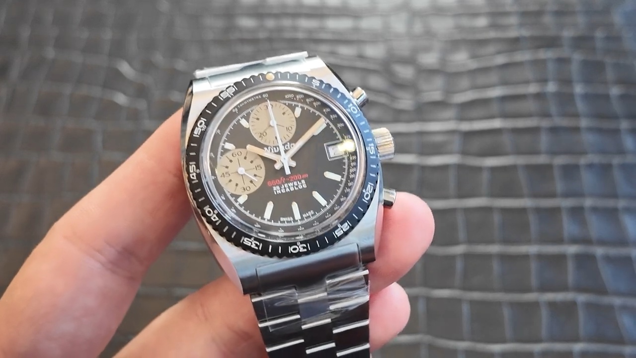 Vỏ Nivada Grenchen Chronosport với núm và nút bấm chronograph