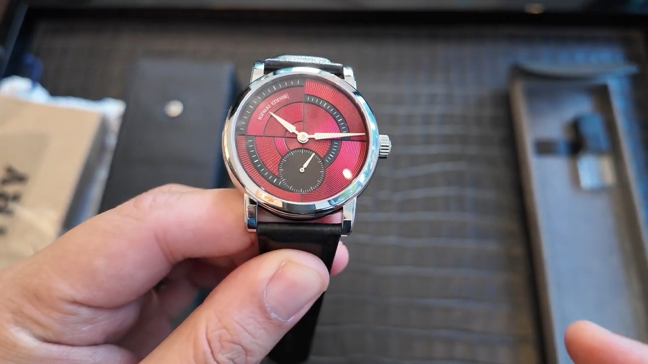 Schwarz Etienne Geometry Cherry nhìn chính diện