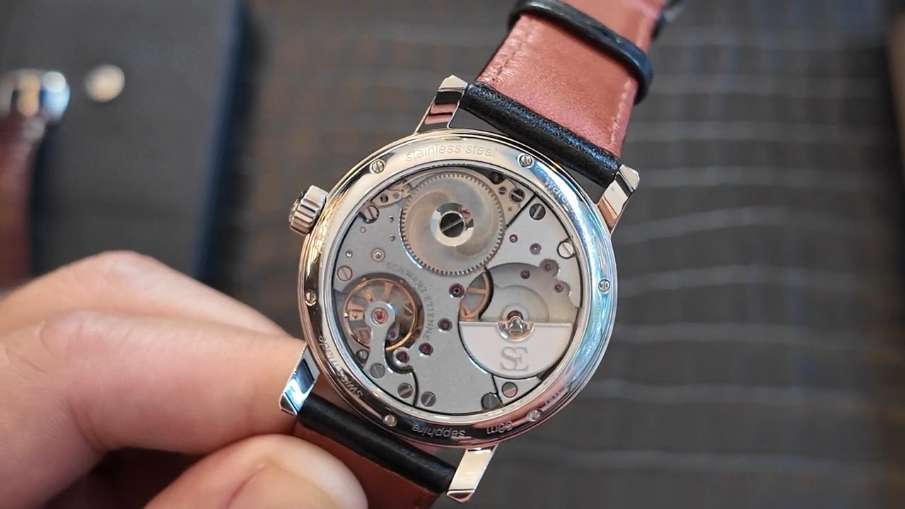 Calibre ASE 200.02 micro-rotor của Schwarz Etienne Geometry Cherry