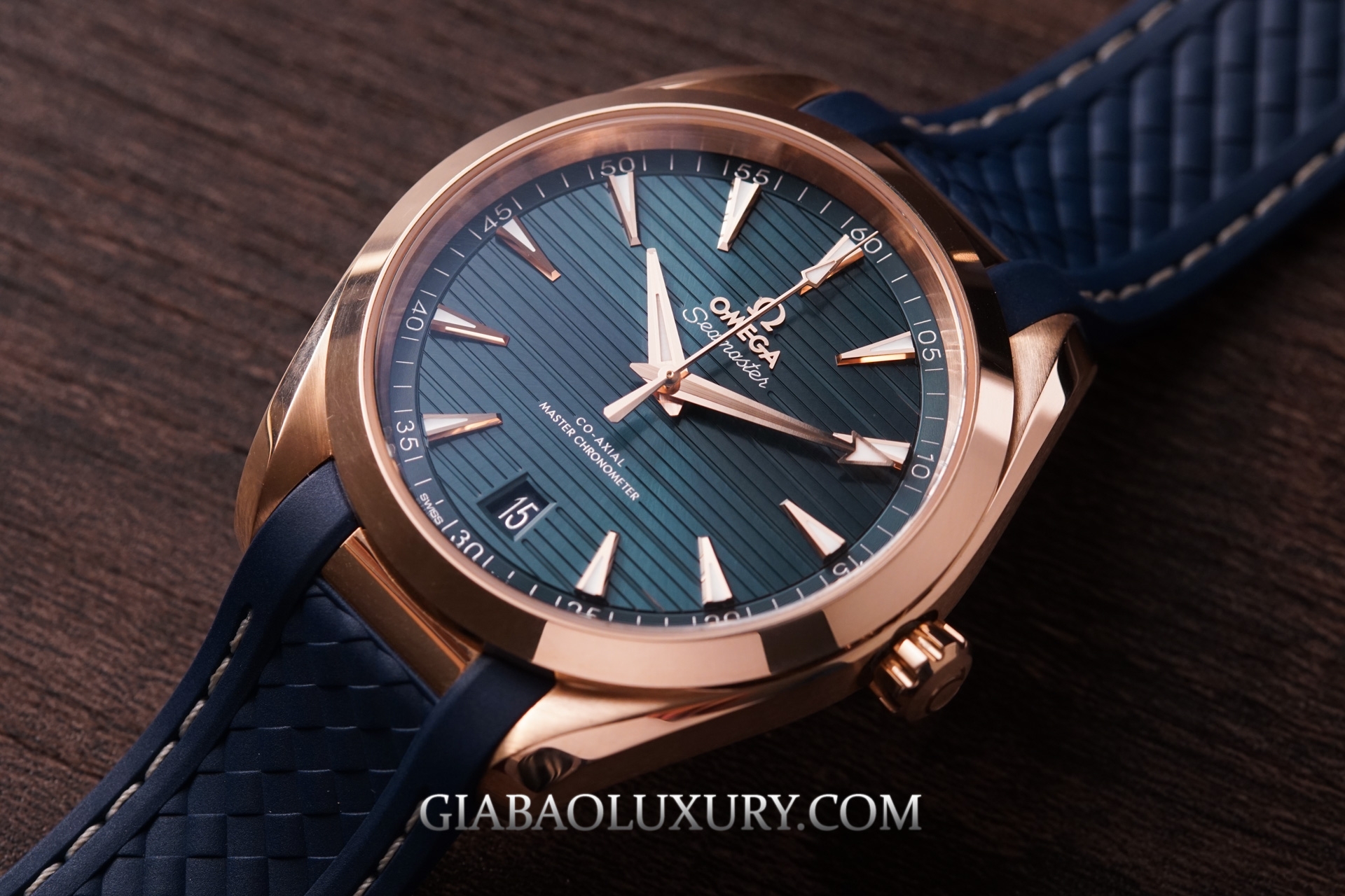 Omega Aqua Terra 41 mm: calibre 8901, Master Chronometer: Omega Seamaster Aqua Terra 150M 41 mm vàng Sedna
