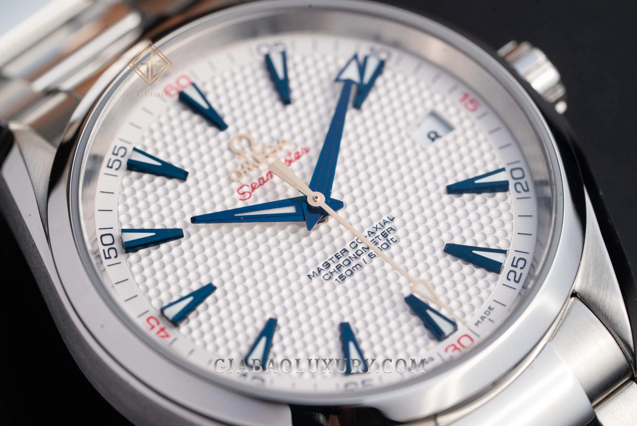 Omega Aqua Terra Ryder Cup 2016 Ref. 231.10.42.21.02.005: mặt số vân bóng golf và kim xanh