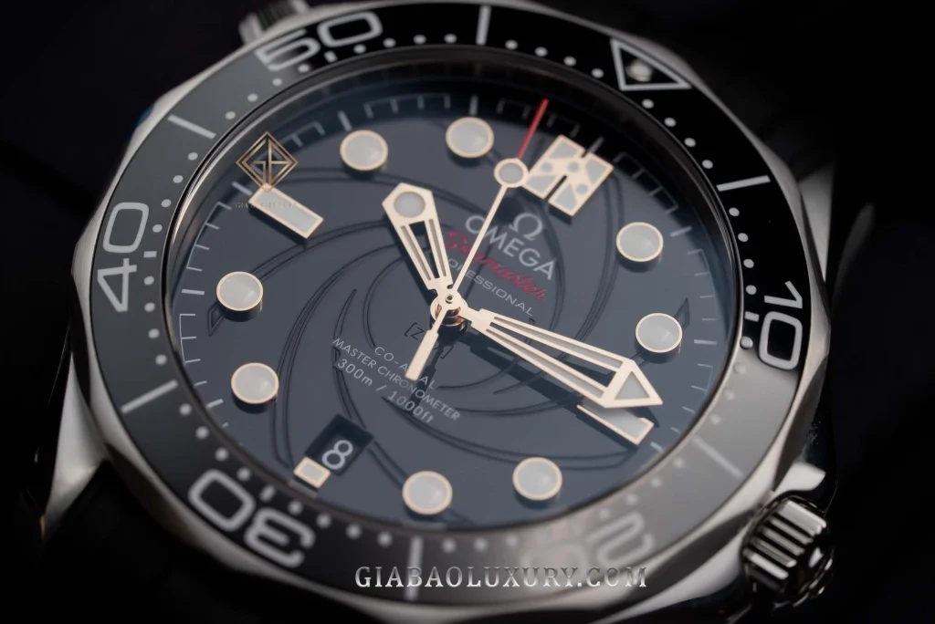 Omega Seamaster Diver 300M 007 Ref. 210.22.42.20.01.004: Cận cảnh Seamaster 007 Ref. 210.22.42.20.01.004