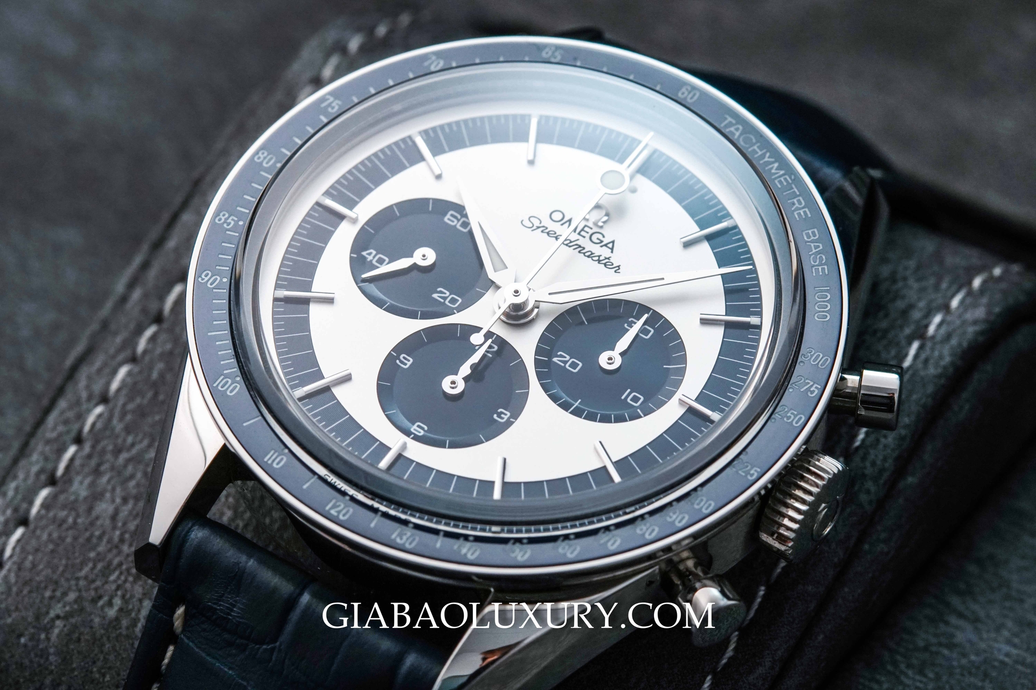Bố cục ba mặt số phụ Omega Speedmaster CK2998