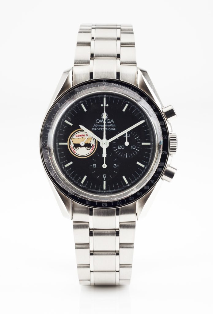Omega Speedmaster Missions Gemini 5 với huy hiệu Cooper Conrad