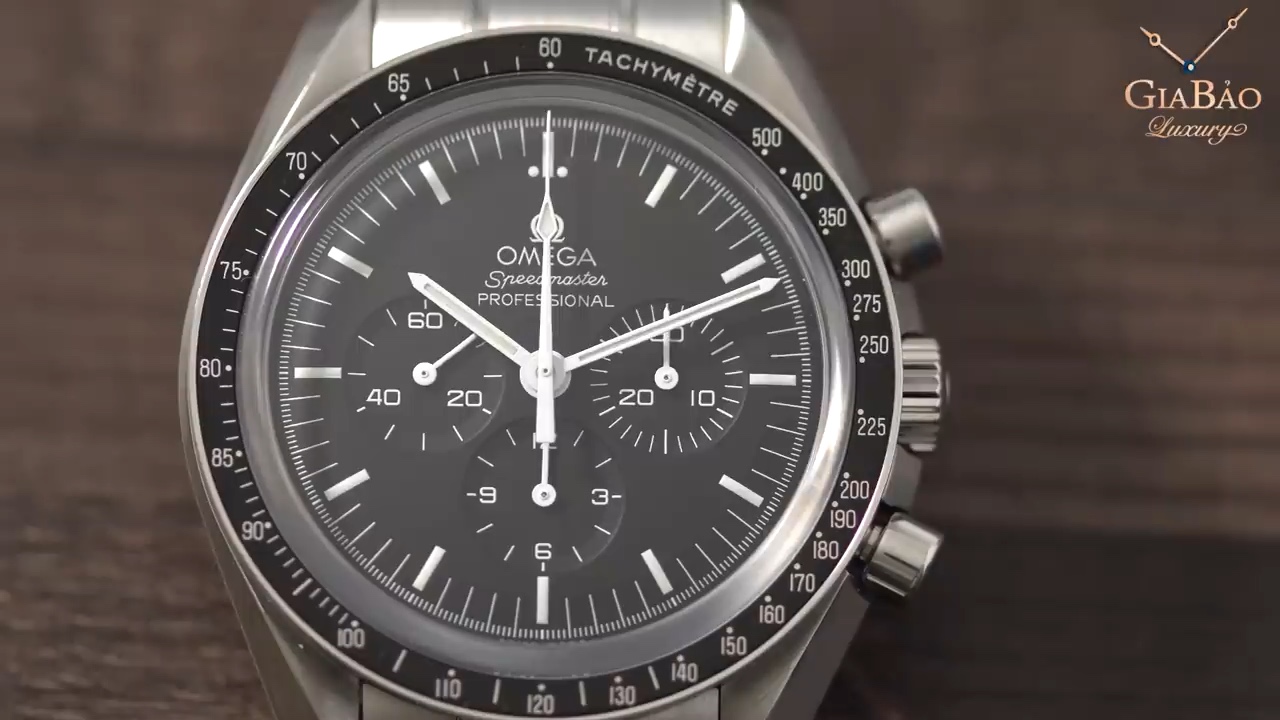 Omega Speedmaster Moonwatch Professional trên bracelet thép