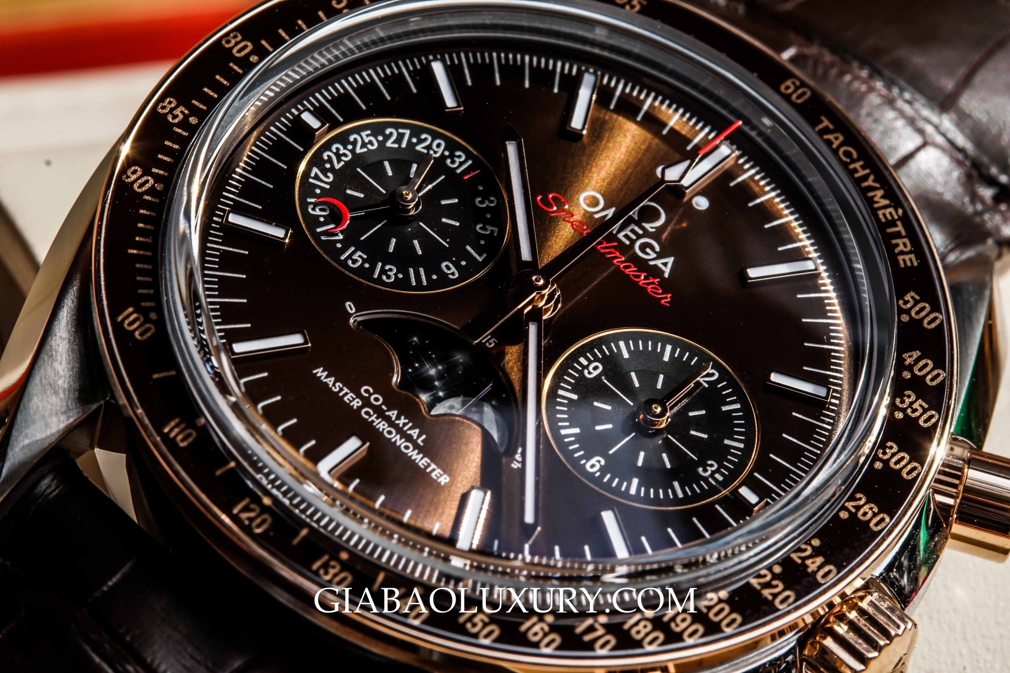 Omega Speedmaster với thang tachymeter