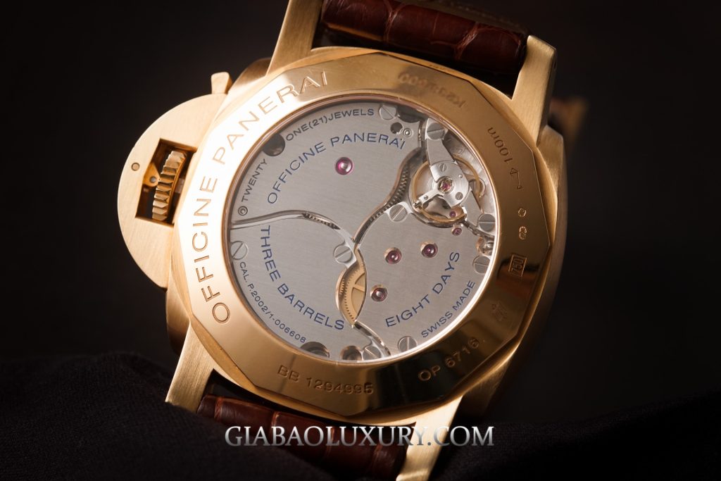 Panerai Luminor 1950 8 Days GMT PAM00289 và calibre P.2002: calibre P.2002 nhìn qua đáy sapphire