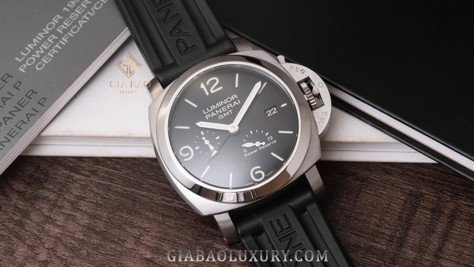 Panerai PAM00321 và PAM00497: Luminor hay Radiomir?