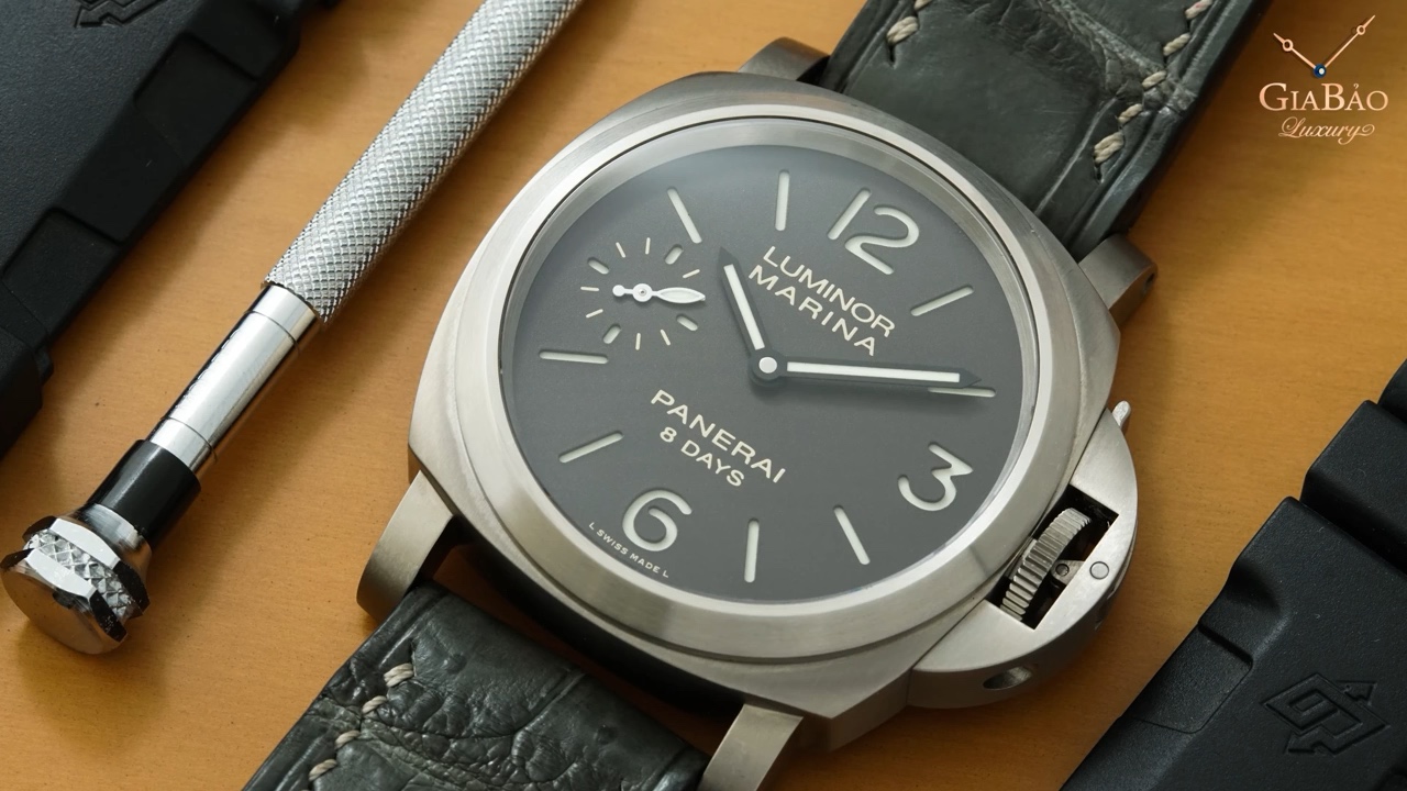 Panerai Luminor Marina 8 Days PAM00564 đặt cùng dây da và dụng cụ