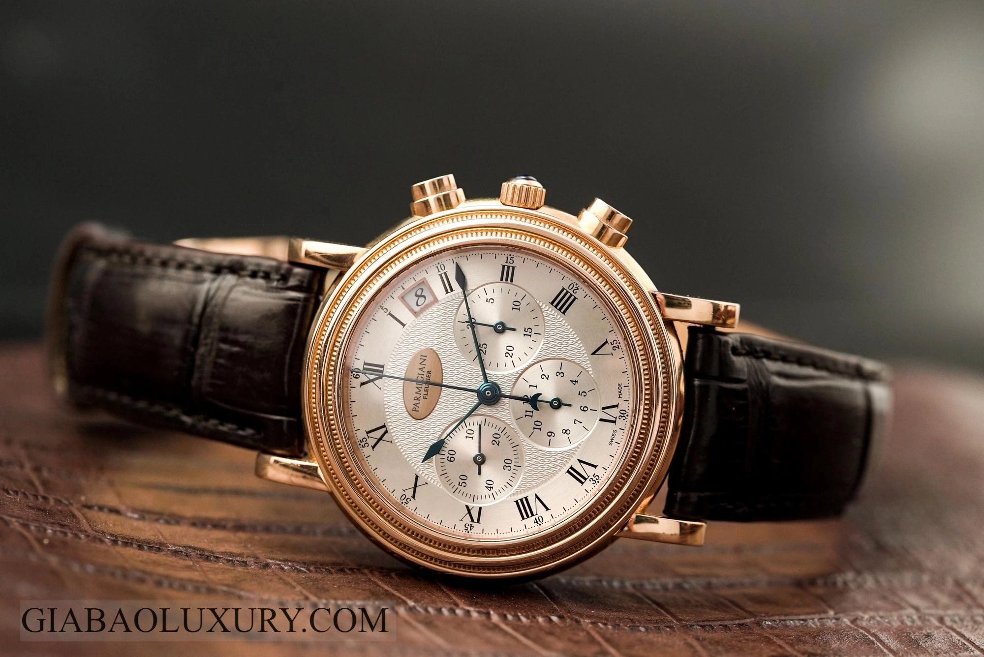 Parmigiani Fleurier Toric Chronograph: calibre 400Z và bezel khía — ảnh chi tiết 05