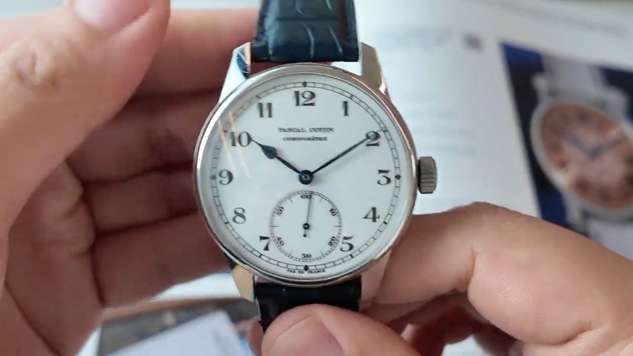 Vỏ thép và núm lên cót của Pascal Coyon Series 1