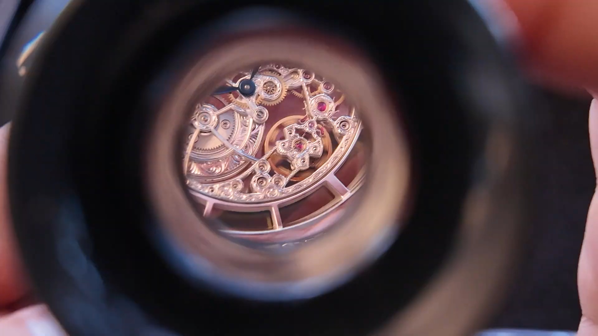 Chi tiết cầu máy skeleton Patek Philippe 5180 qua kính lúp