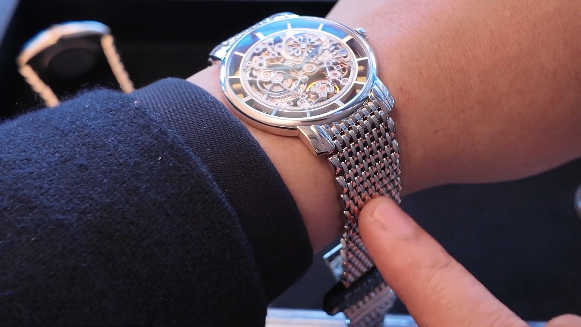 Patek Philippe Ref. 5180/1G-010 đường kính 39 mm trên cổ tay