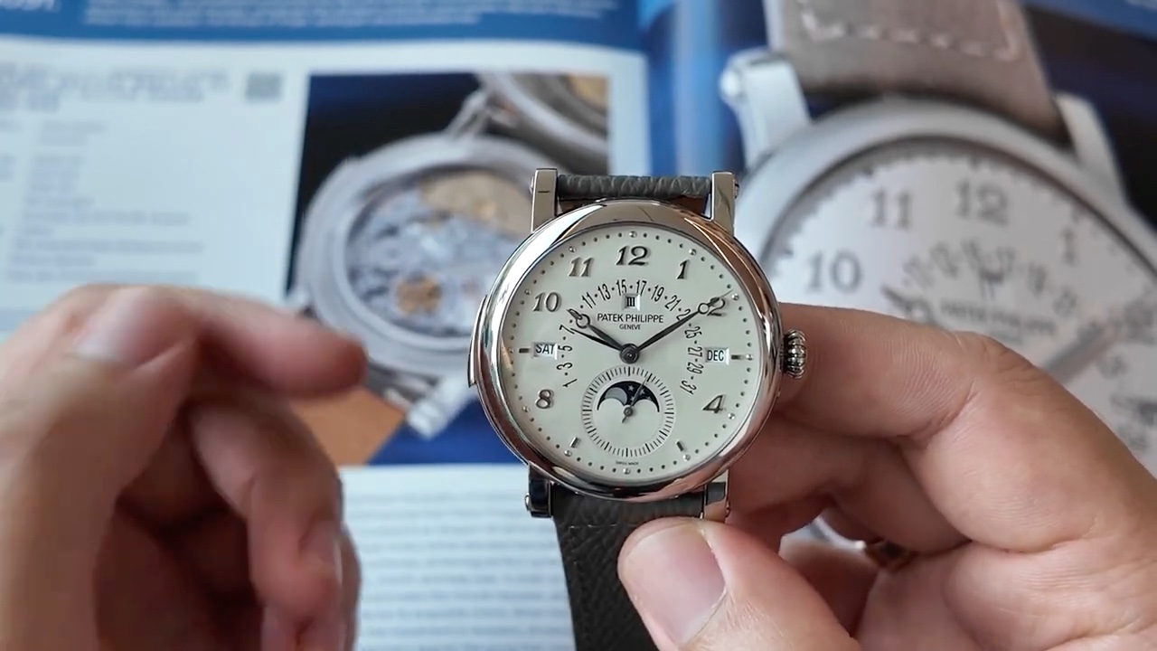Mặt số Patek Philippe 5213G với lịch ngày hồi chuyển