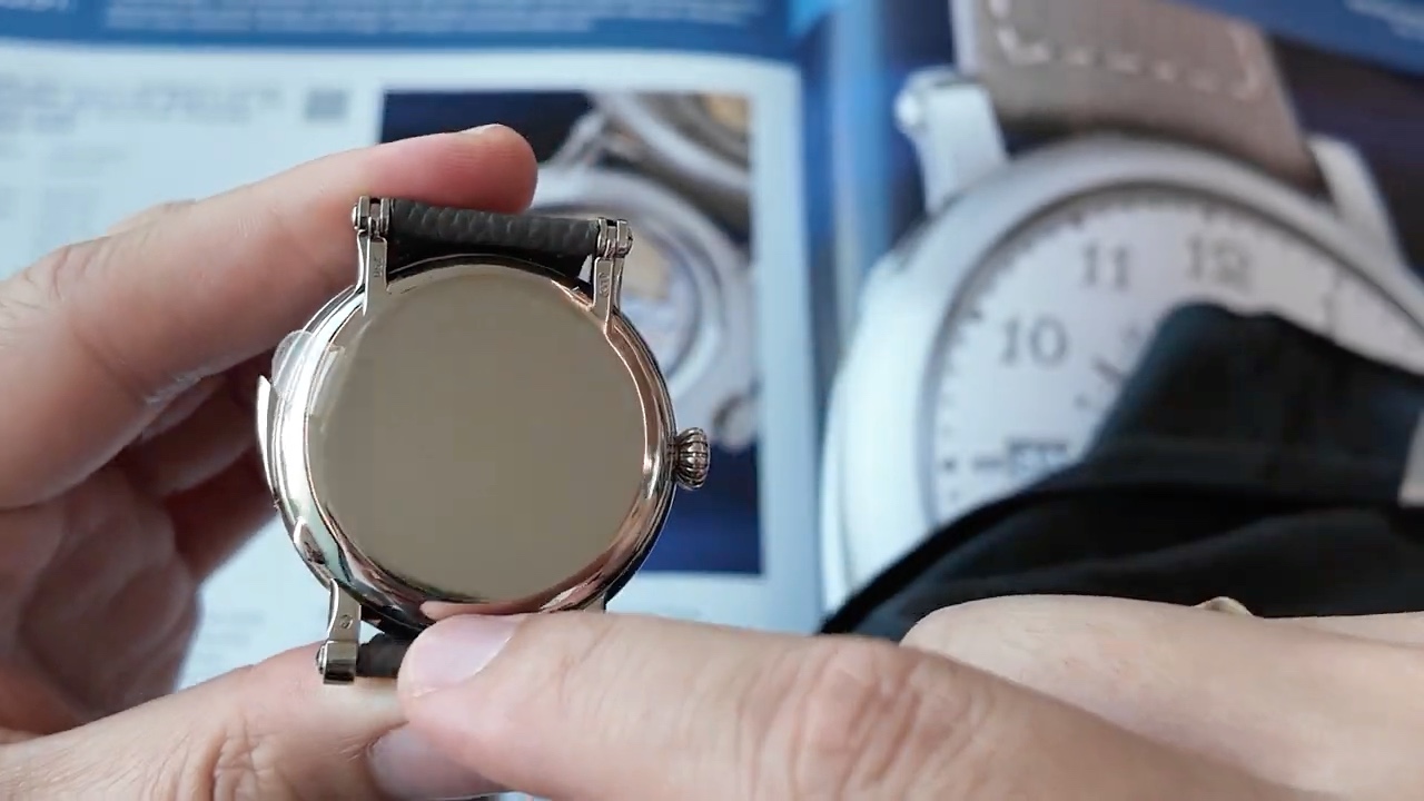 Nắp đáy officer bản lề của Patek Philippe 5213G