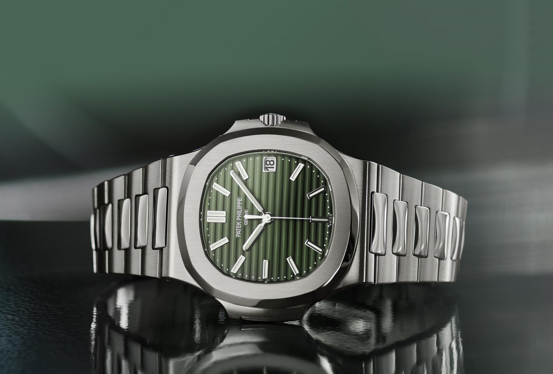 Patek Philippe Nautilus 5711/1A-014 mặt xanh olive
