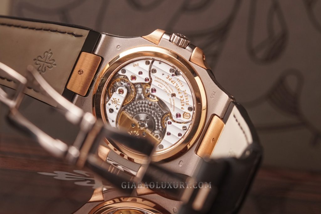 Patek Philippe Nautilus 5712GR-001 với vỏ hai tông vàng