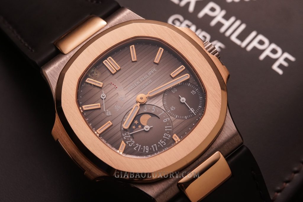 Cận cảnh mặt số nâu xám Patek Philippe Nautilus 5712GR-001