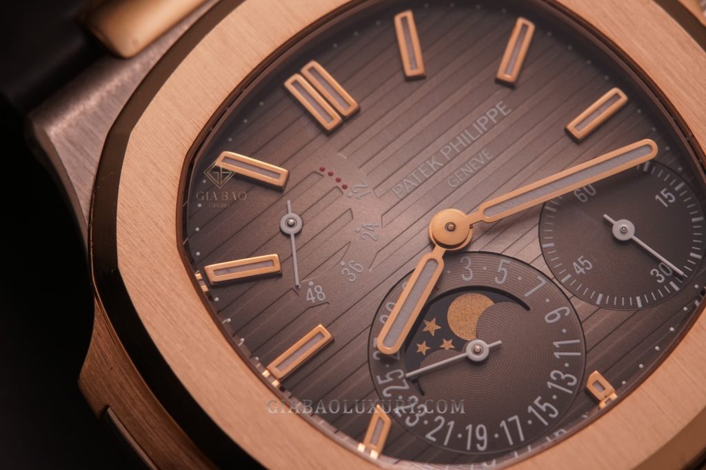 Chỉ báo dự trữ năng lượng trên Patek Philippe 5712GR-001