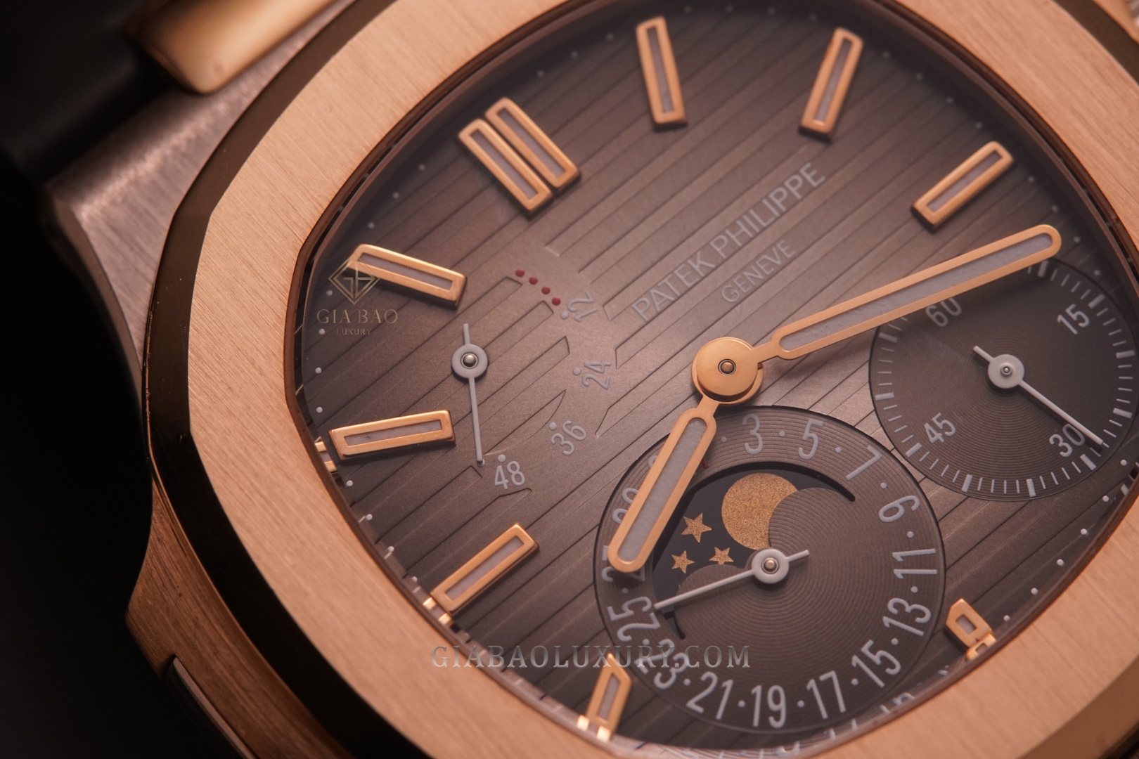 Chỉ báo dự trữ năng lượng trên Patek Philippe 5712GR-001
