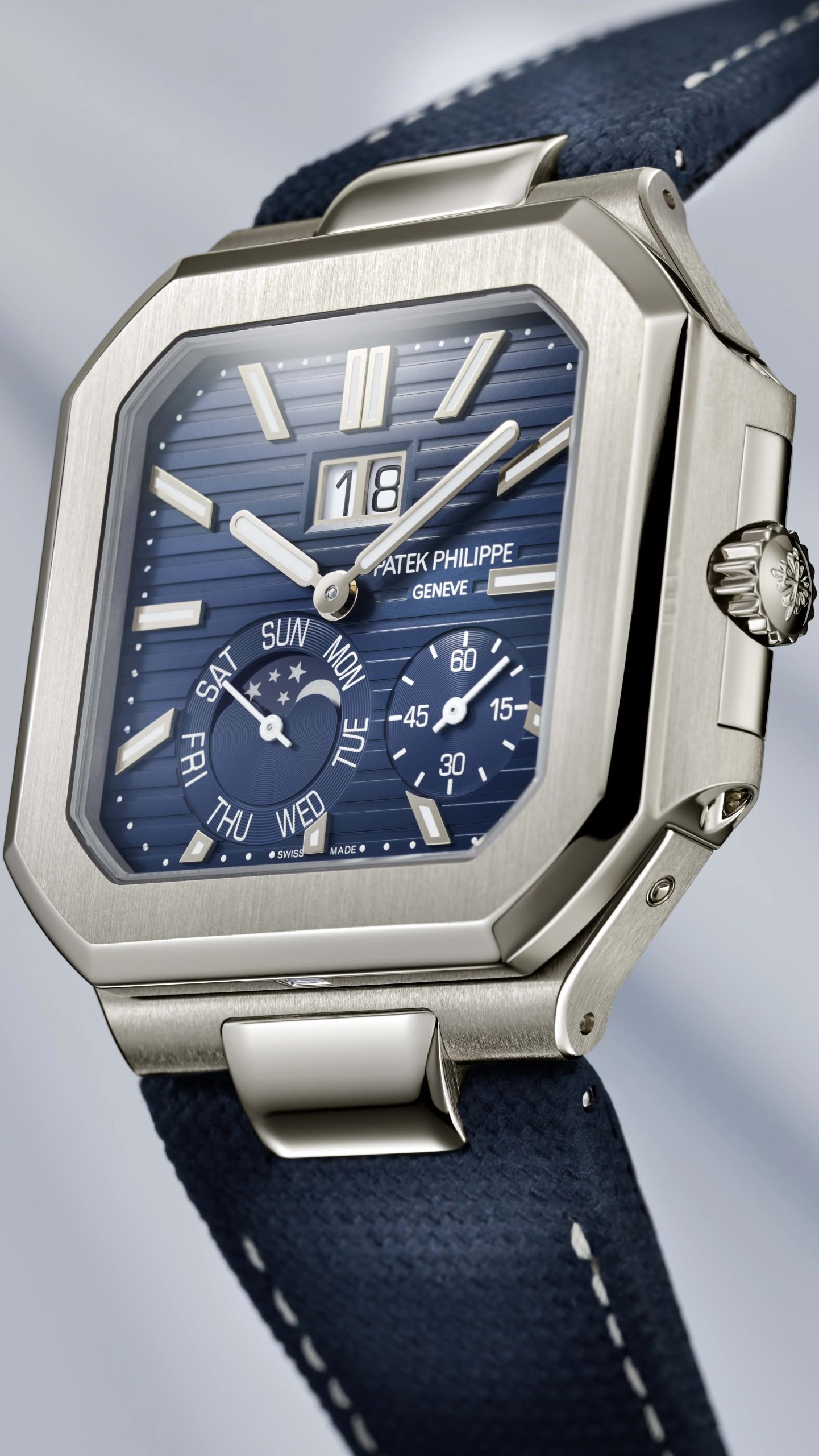 Patek Philippe Cubitus 5822P-001 Grand Date bằng platinum